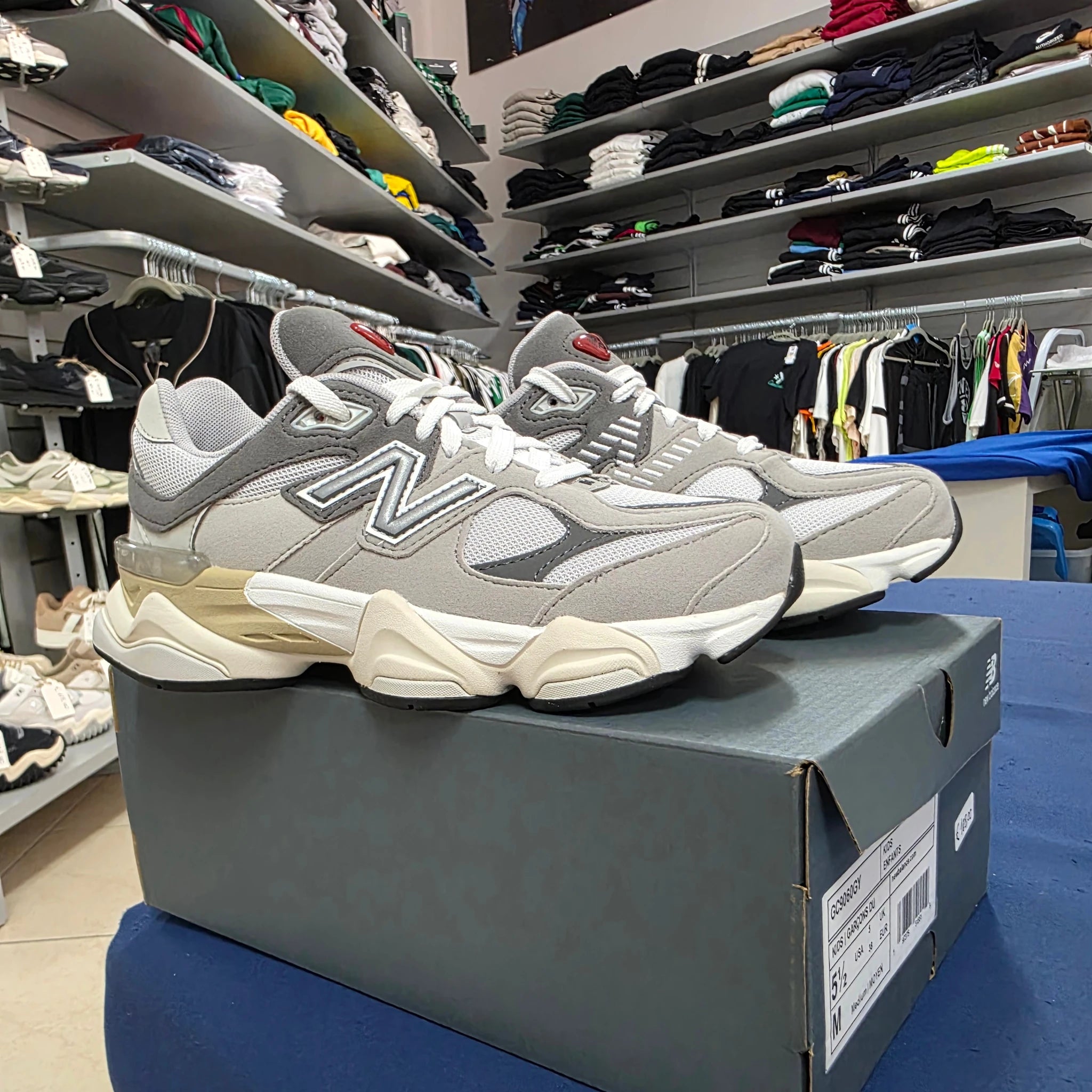 Scarpe Donna New Balance 9060 - Grigio