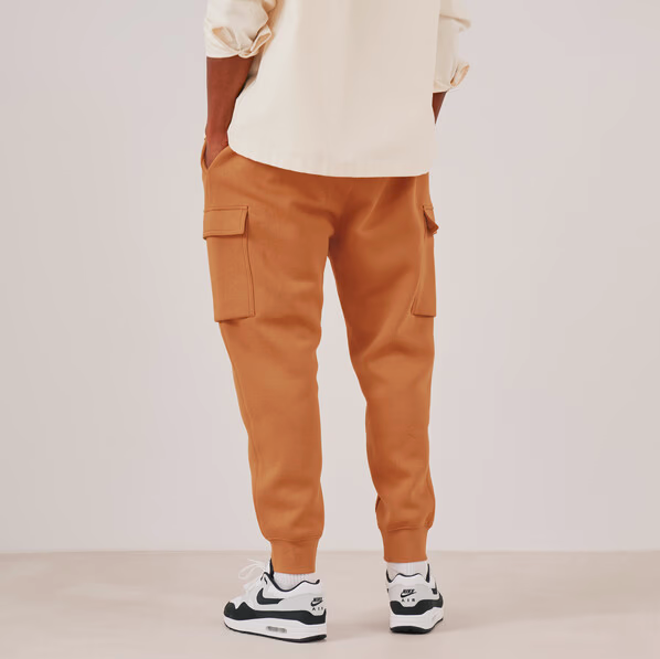 Pantalone Uomo Nike Cargo Club Fleece - Marrone
