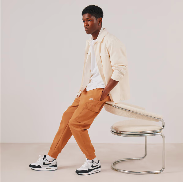 Pantalone Uomo Nike Cargo Club Fleece - Marrone